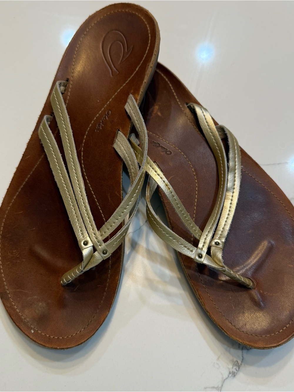 Olukai U'I Strappy Sandals Gold Black Comfort Thong Flip Flop Women 10